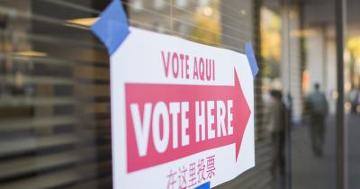 Vote Aqui Vote Here bilingual signage